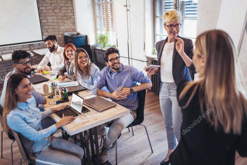 Équipe en atelier de planification de projet