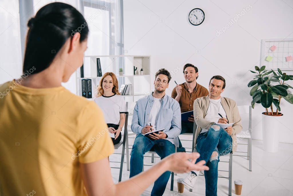 Séance de coaching entre un consultant et un manager