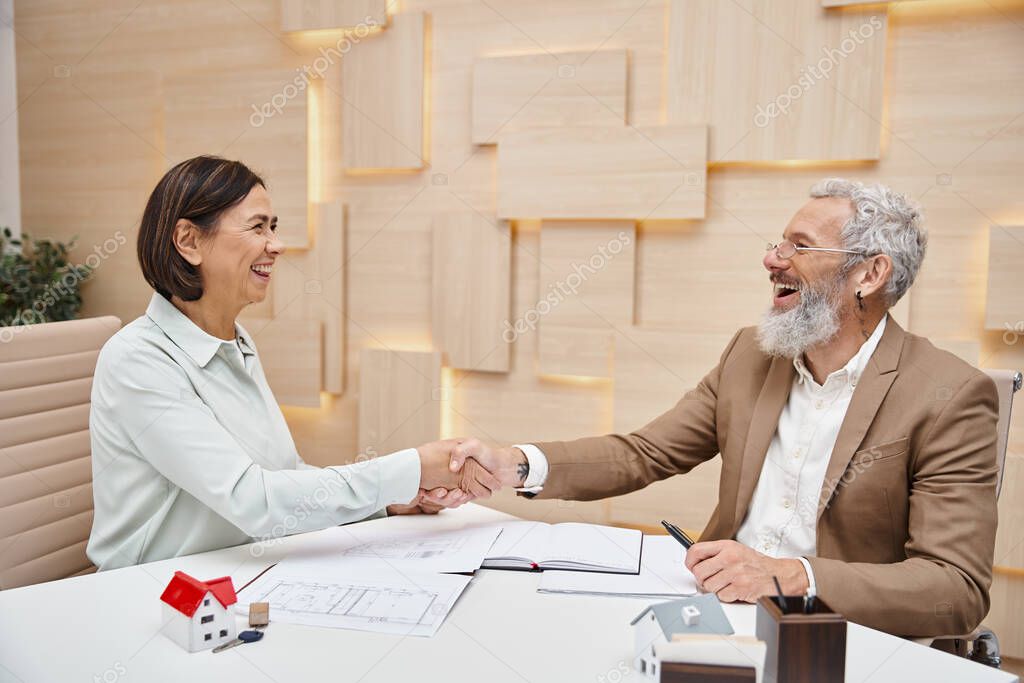 Négociation entre un client et un chef de projet