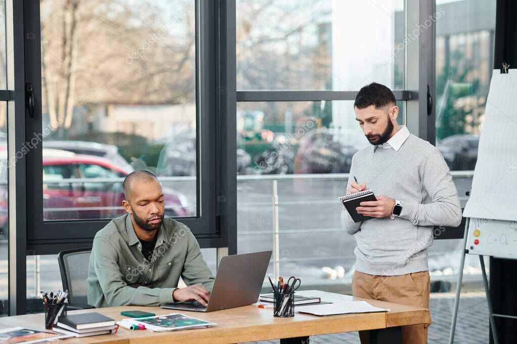 Équipe projet travaillant sur un projet informatique